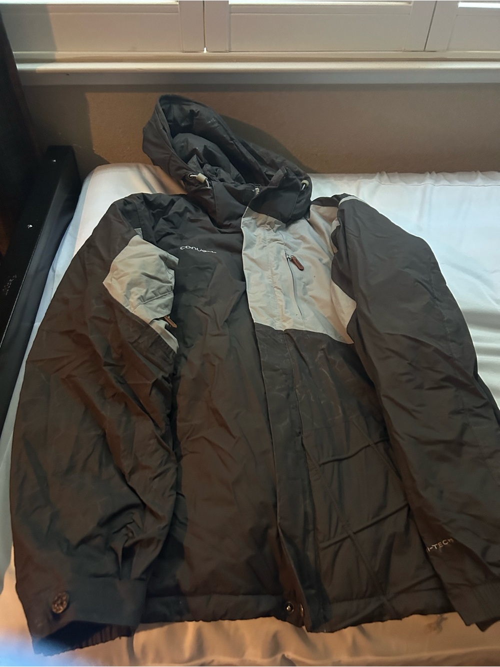 Columbia Men's Hooded Puffer Jacket in Charcoal and Light Gray